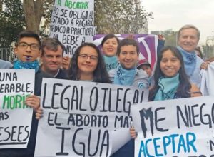 Hijo de Carlos Larraín se sumó a José Antonio Kast en marcha pro vida