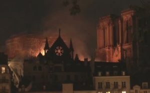 Chile lamentó el incendio en la catedral de Notre Dame: 