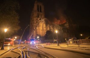 Fiscalía de París afirmó que el incendio en la catedral de Notre Dame sería accidental