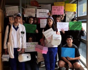 Estudiantes de Odontología de la U. de Chile iniciaron paro por sobrecarga académica
