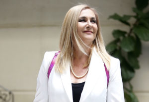 Pamela Jiles con licencia... para atacar a la DC: dos tuits de la diputada donde la palabra 