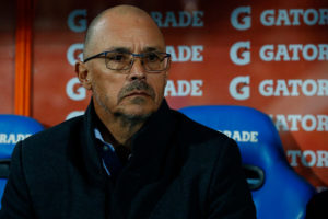 Alfredo Arias se irá de la U si pierde el Superclásico ante Colo Colo