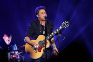Alejandro Sanz le bajó un par de cambios a Miguel Bosé por sus críticas a Bachelet: “Ella no es parte del problema”