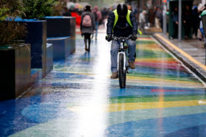 Cortes de luz afectaron a 11 comunas tras llovizna en Santiago