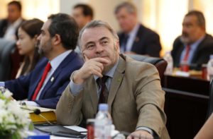Pepe Auth sale a desmentir al Gobierno y revela la trastienda de la presencia de los hijos de Piñera en Asia