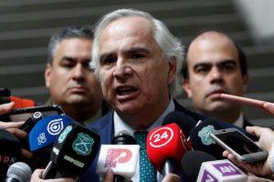 Ministro Chadwick presta declaración en investigación contra fiscal Emiliano Arias