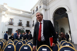 Quintana ordenó izar bandera LGBTI en el Congreso y Kast se picó tanto que le recordó el atropello a un carabinero