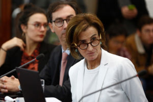 Padres del niño utilizado en afiche de Admisión Justa reclaman uso de imagen y se gatilla inédito round entre diputados y el Mineduc