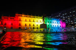 FOTOS | La Moneda se ilumina por el Día contra la Homofobia