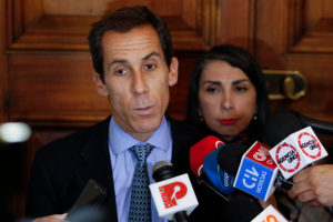 Alcalde Alessandri y registro de mochilas en el Instituto Nacional: 