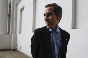 Felipe Alessandri se abre a la posibilidad de un toque de queda para menores en Santiago