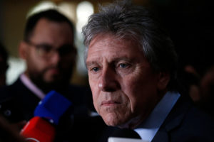 Ministro Espina reitera que viaje de Cristóbal Piñera 