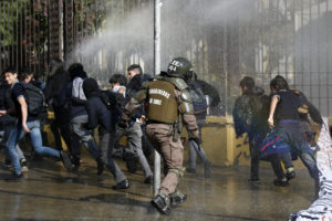 Incidentes en el Instituto Nacional dejan once detenidos y tres efectivos lesionados