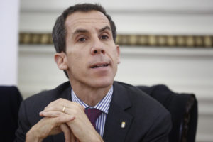 Alessandri contra Tohá por tomas del IN: 