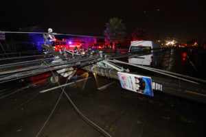 Tornado en Los Ángeles: dan de alta a 13 lesionados y hogares sin luz bajan de 5.000 a 2.000