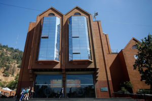 Canal 13 vende ex terrenos de Chilevisión por cerca de US$ 20 millones