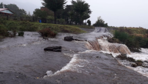 Alerta roja: lluvias, desbordes y aislados en Los Lagos por intenso sistema frontal
