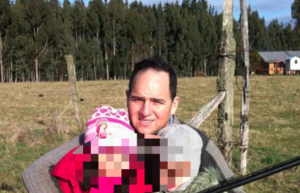 FOTOS | Alcaldesa pide renuncia de intendente de Los Ríos por imágenes de sus hijos con arma