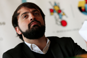 VIDEO | Dedos para el piano: Jorge Sharp canta una canción de The Beatles y deja a todos con la boca abierta