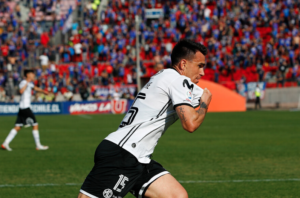 VIDEO | El momento en que Pablo Mouche patea el banderín de la U tras marcar el empate en el Superclásico