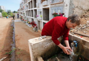 Condenan al cementerio de Punta Arenas por inundación de tumbas