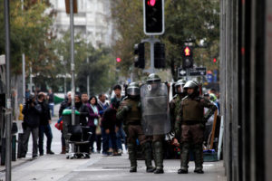 Instituto Nacional suspendió clases por nuevos hechos de violencia de encapuchados