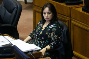 La senadora Aravena
