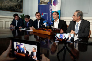 Senadores firmaron acuerdo con la AChM para Congreso Futuro en tu Comuna