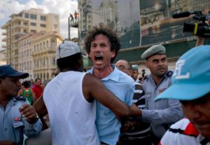 Régimen cubano reprime marcha LGTBI en La Habana: Silvio Rodríguez se suma a las críticas