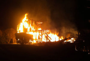 Ataque incendiario deja tres casas quemadas en Quidico