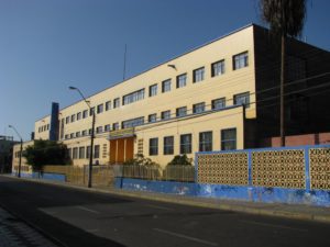 Estudiante de octavo básico es apuñalado a la salida de colegio en Antofagasta