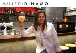 En la barra con Solange Lackington