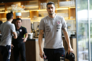 Gabriel Arias llegó a Chile y se refirió a la ausencia de Claudio Bravo: 