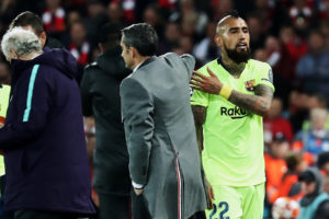 Hinchas de Barcelona no perdonan a Valverde por cambio de Vidal ante Liverpool
