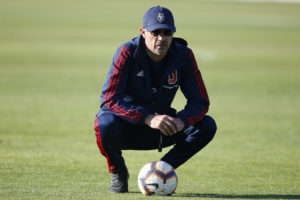 Aseguran que Alfredo Arias no seguirá en la U aunque gane el Superclásico