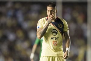 Nicolás Castillo quedó indignado al ser reemplazado en caída del América