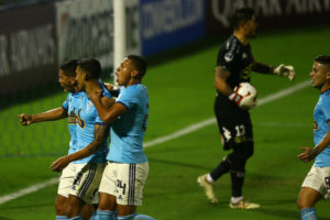 Fútbol chileno en caída libre: U. Española y La Calera se despiden de Copa Sudamericana
