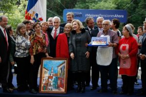 Reforma a pensiones: Piñera pide a parlamentarios aprobar idea de legislar