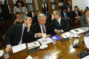 Pensiones: postergan votación hasta el lunes para evaluar respuesta del Gobierno