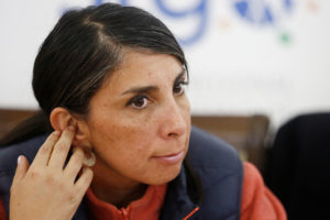 Investigan paquete sospechoso lanzado a vivienda de Karla Rubilar