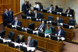 Senado aprueba legislar proyecto que prohíbe enviar a Dicom deudas educacionales