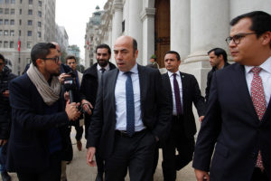 Contralor confirmó que está estudiando presencia de hijos de Piñera en gira