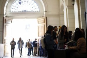 El top 10 de las profesiones universitarias que más aumentan su sueldo en cinco años