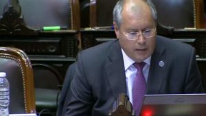 Diputado argentino que presentó proyecto contra las barras de fútbol fue baleado en las afueras del Congreso