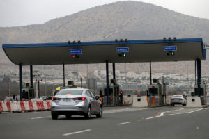 Inician conversaciones para bajar reajuste anual de peajes en autopistas urbanas