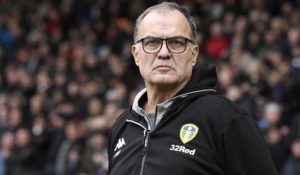 Tuit sacó aplausos: Leeds confirmó la renovación de Bielsa con la frase más reconocida del rosarino