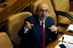 Diputado RN cree que si parejas homosexuales adoptan 