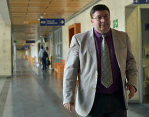 Tribunal absolvió a concejal de la DC acusado de dar falso aviso de bomba en avión