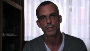 Actor Pablo Schwarz “conmemora” las Glorias Navales con ácido mensaje sobre Jaime Guzmán y Pinochet
