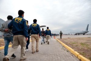 PDI ejecutó expulsión de 57 extranjeros con diversas causas pendientes